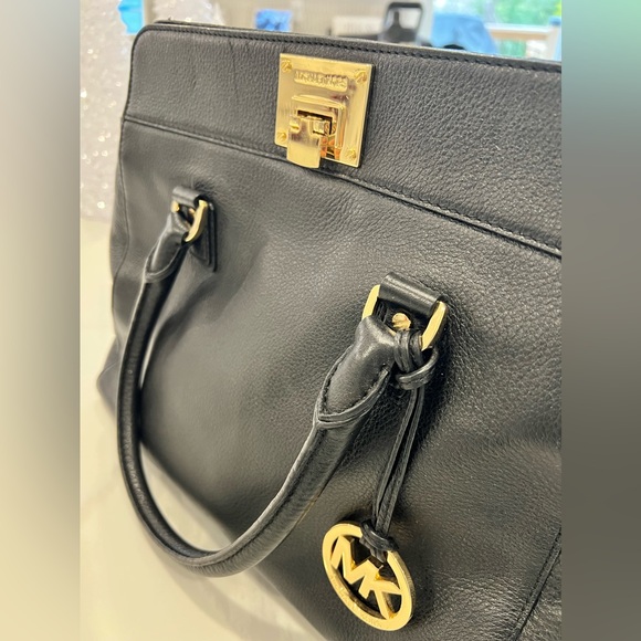 Michael Kors handbag w/ strap - Picture 5 of 12